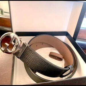 Gucci men’s reversible belt.